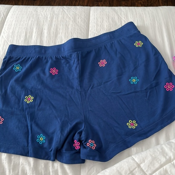 Lilly Pulitzer - Picture 4 of 9